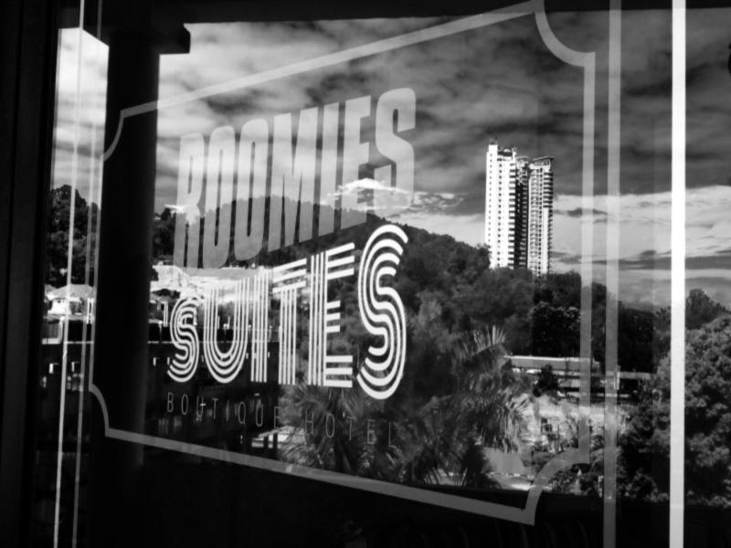 Roomies Suites Batu Ferringhi Exterior foto