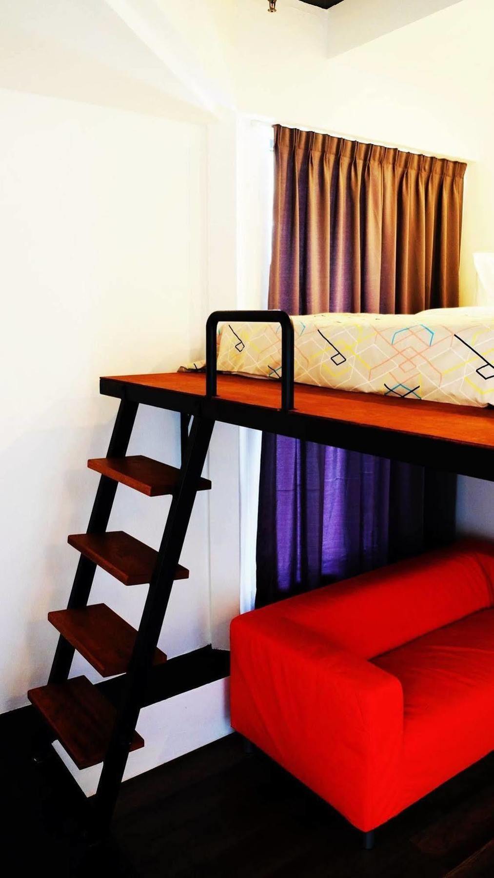 Roomies Suites Batu Ferringhi Exterior foto