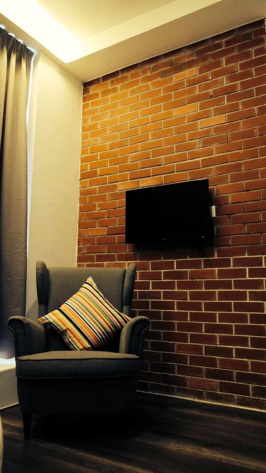 Roomies Suites Batu Ferringhi Exterior foto